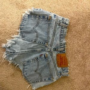 High waisted Levi shorts